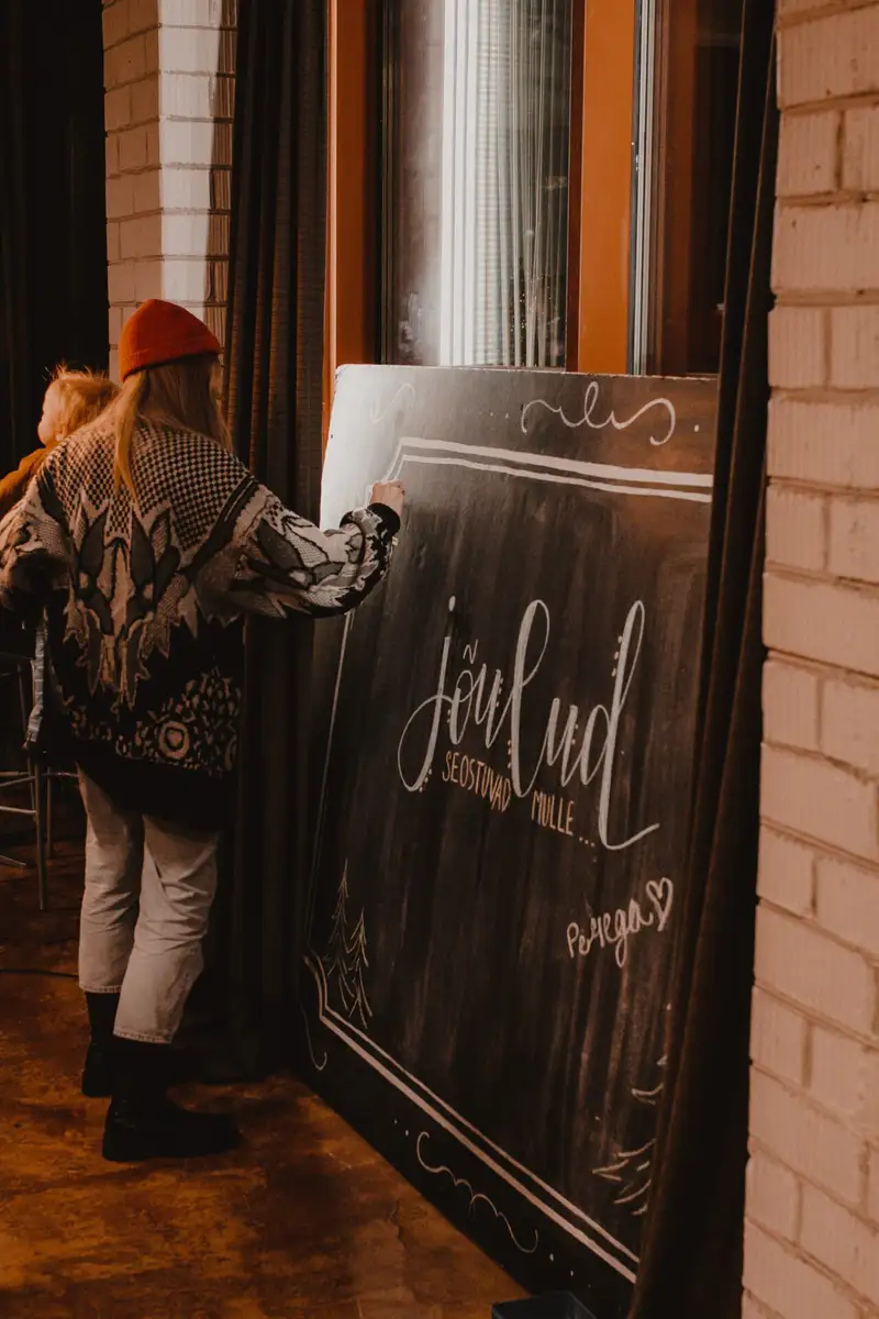 A welcome being written on the chalkboard